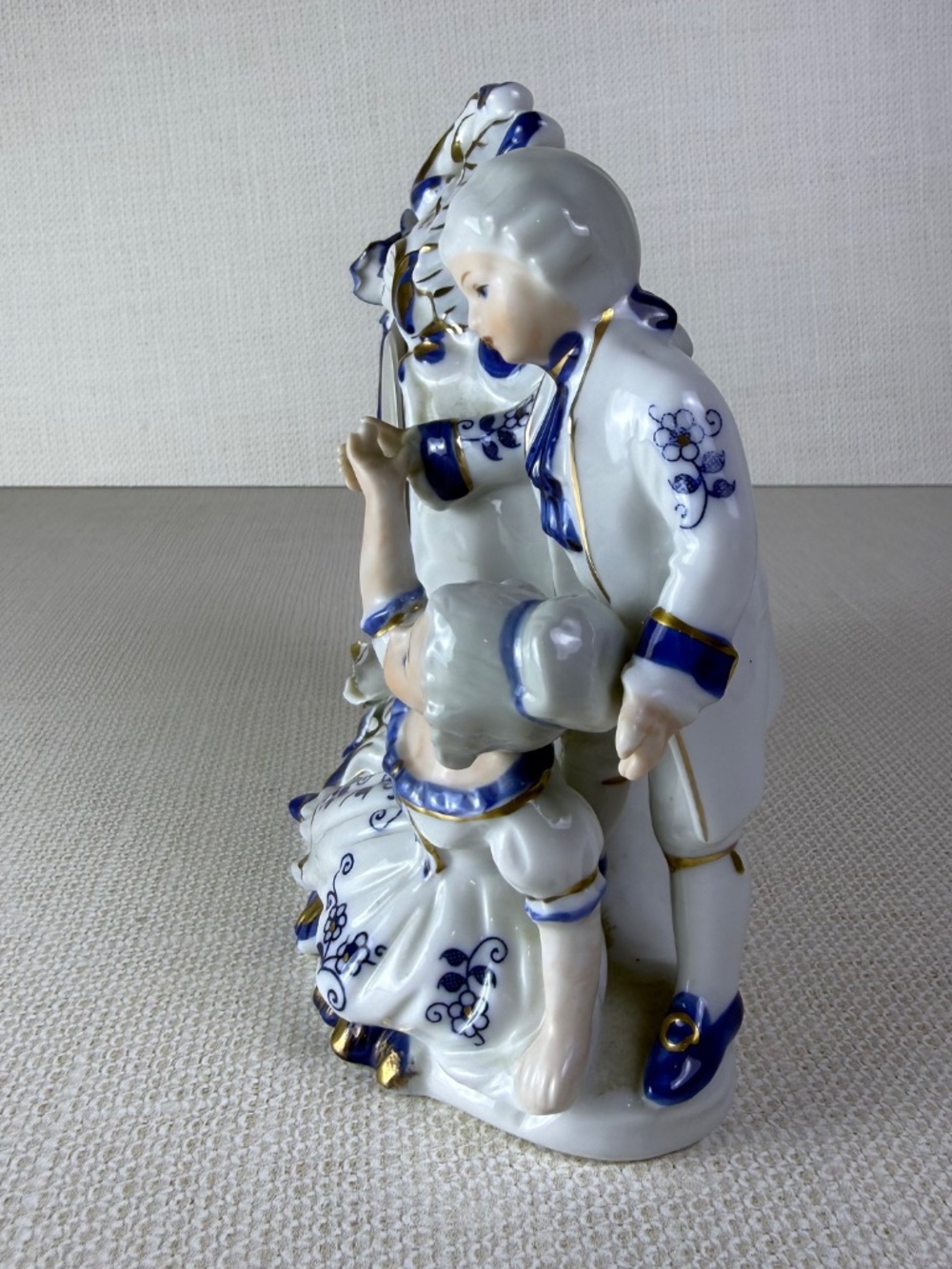 Vintage Linden Porcelain Mantel Clock Blue White Gold Victorian Figurines Japan - Picture 10 of 12